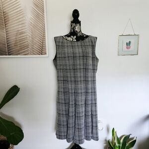 ROZ & ALI Black & White Plaid Sleeveless Dress with Lace Detail - Size 20